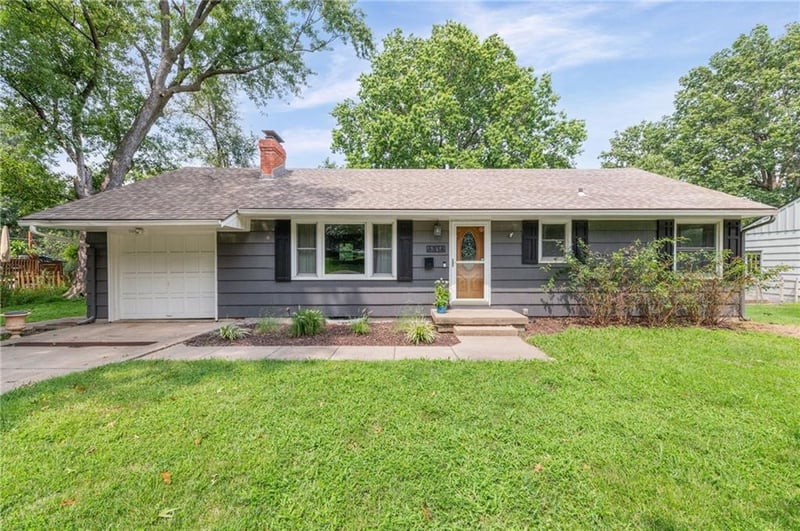 6814 W 73rd St, Overland Park, KS 66204
