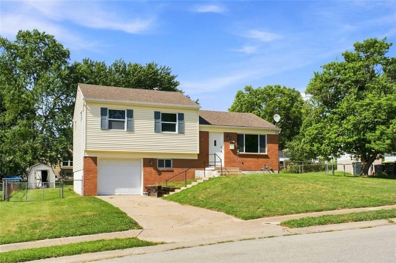 16104 32nd St, Independence, MO 64055