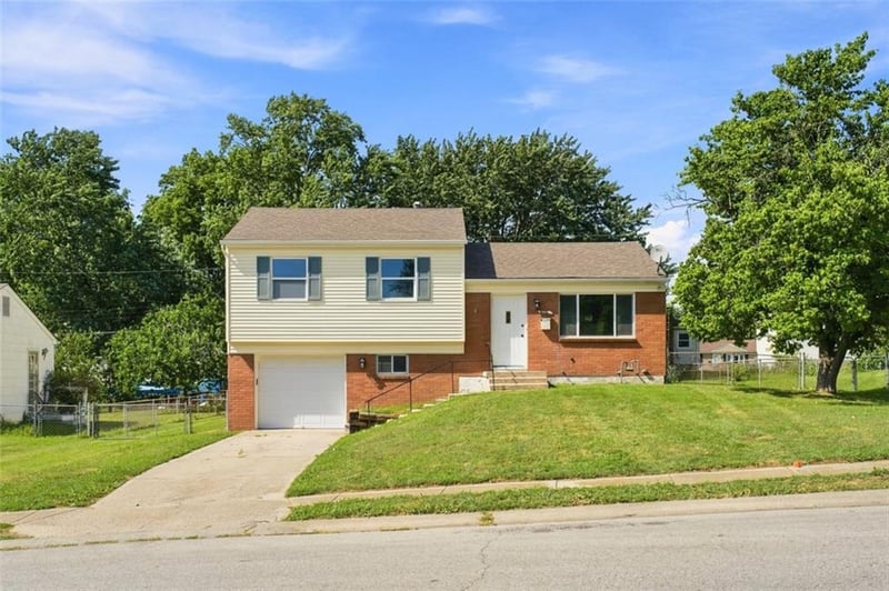 16104 32nd St, Independence, MO 64055