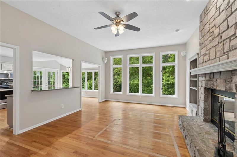5224 Main St, Kansas City, MO 64118