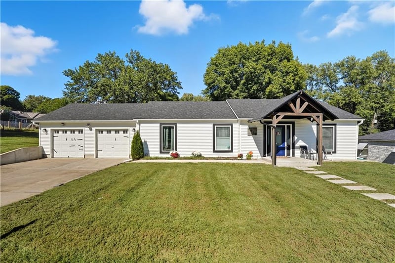 5820 Sloan Ave, Kansas City, KS 66104
