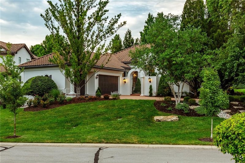 3240 138th Ter, Leawood, KS 66224