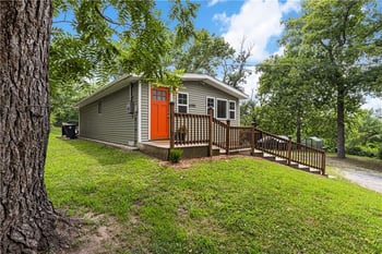 5701 E 56th St, Kansas City, MO 64130