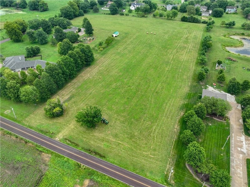 19185 Antioch Rd, Overland Park, KS 66013
