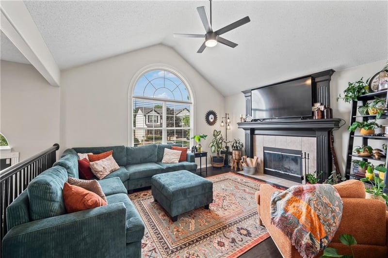 612 Cumberland Dr, Blue Springs, MO 64014