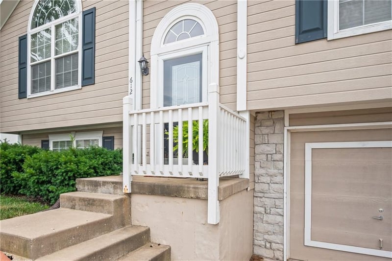 612 Cumberland Dr, Blue Springs, MO 64014