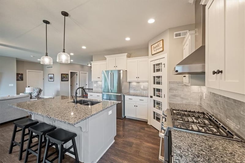 7365 Lamar Dr, Kansas City, MO 64152