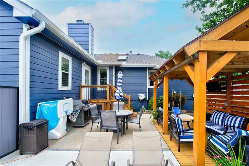 1743 Ridgeview Dr, Lee's Summit, MO 64086