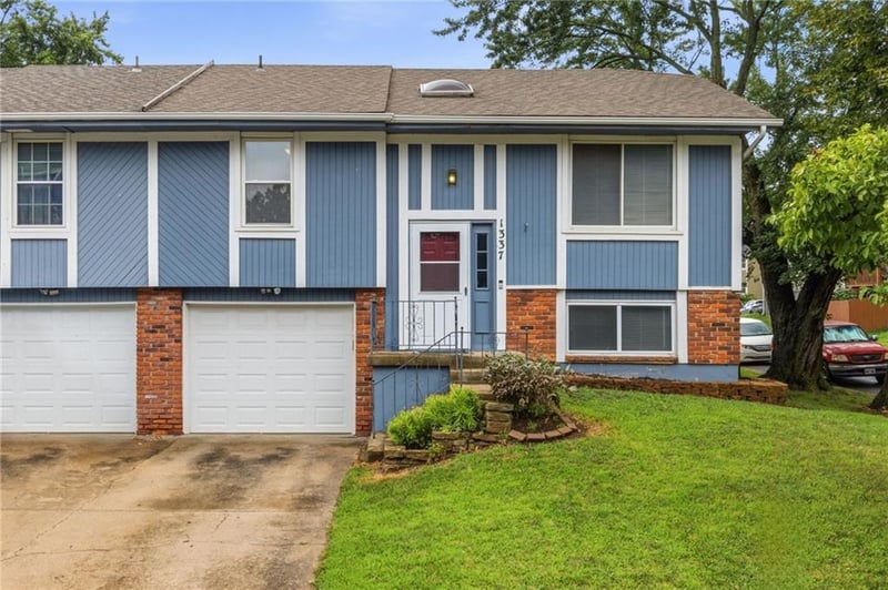 1337 123rd St, Olathe, KS 66061