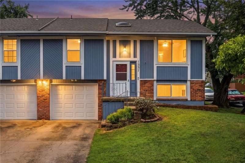 1337 123rd St, Olathe, KS 66061