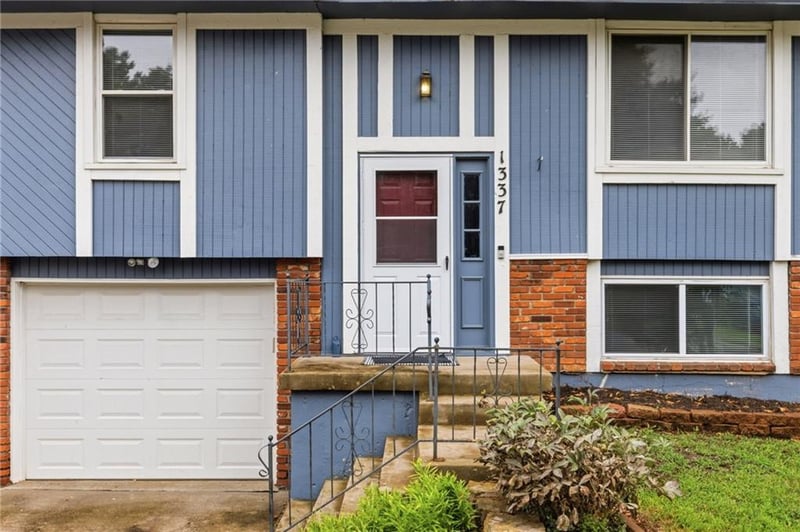 1337 123rd St, Olathe, KS 66061