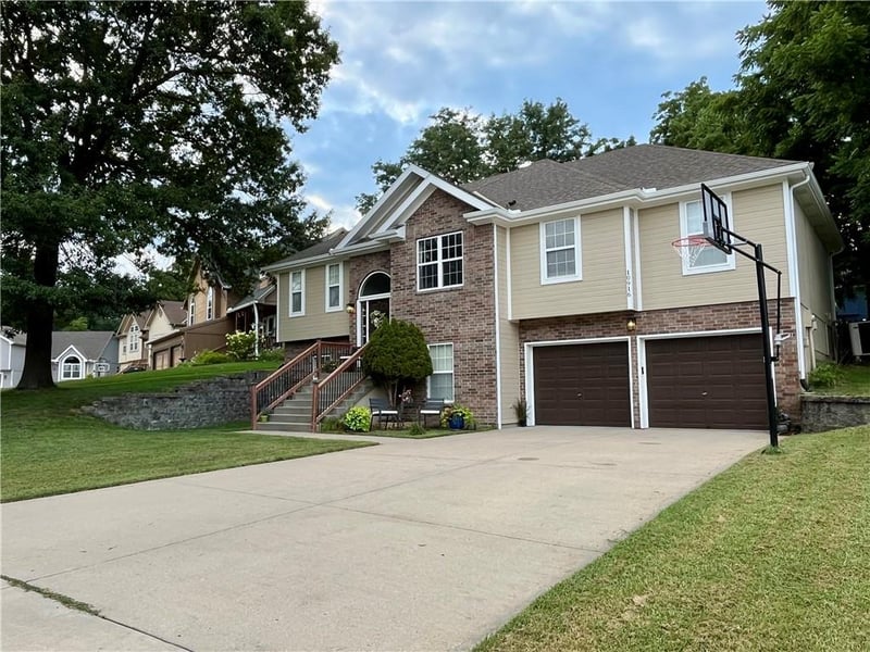 10916 Oxford Ave, Kansas City, MO 64157