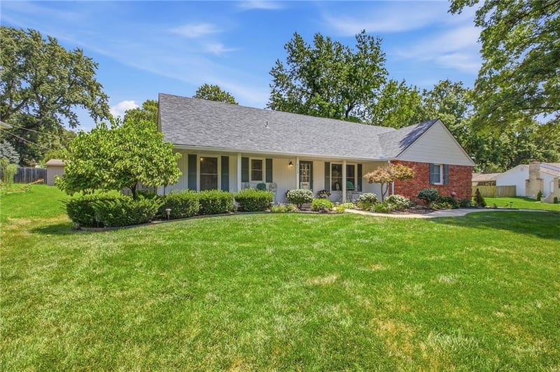 9239 Switzer Rd, Overland Park, KS 66214