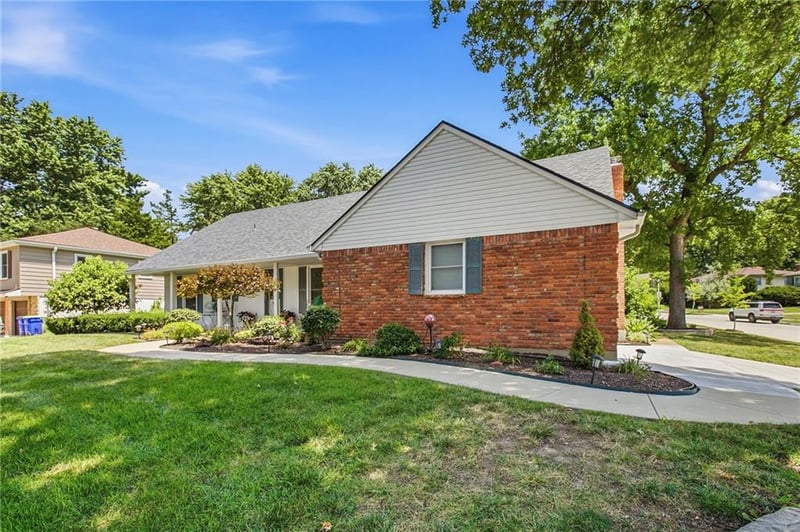 9239 Switzer Rd, Overland Park, KS 66214