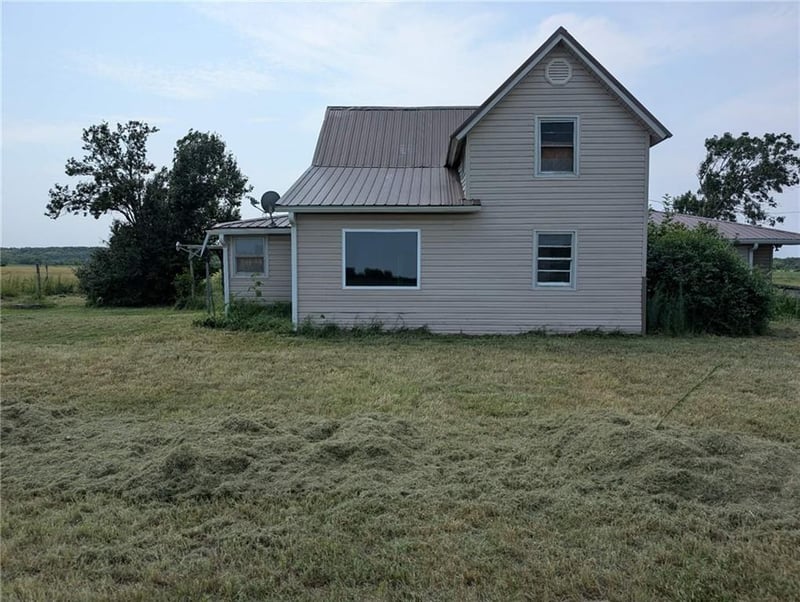 17841 SE Wabaunsee Rd, Kincaid, KS 66039