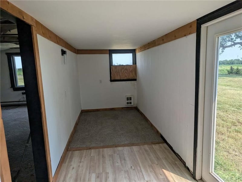 17841 SE Wabaunsee Rd, Kincaid, KS 66039
