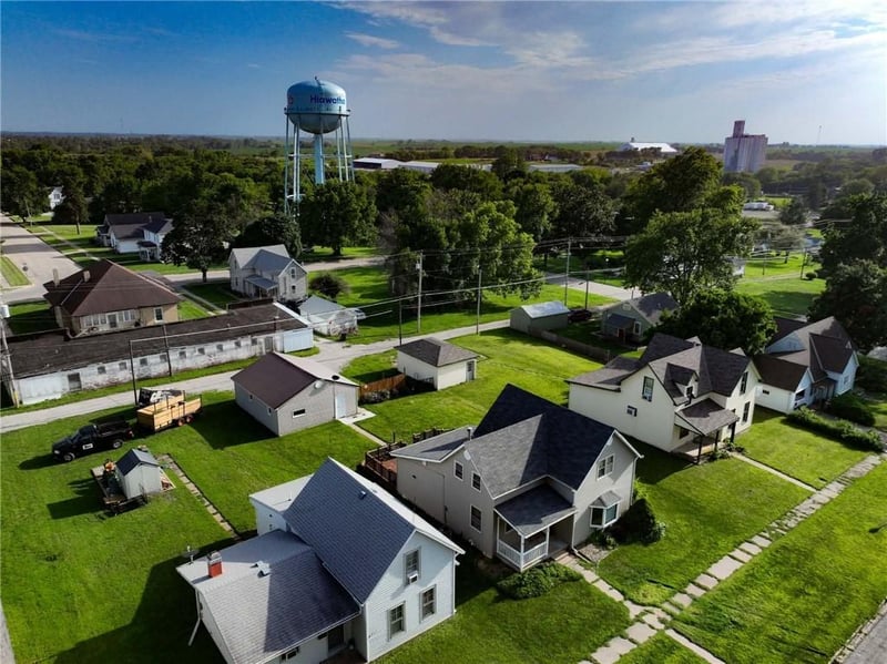 609 Pottawatomie St, Hiawatha, KS 66434