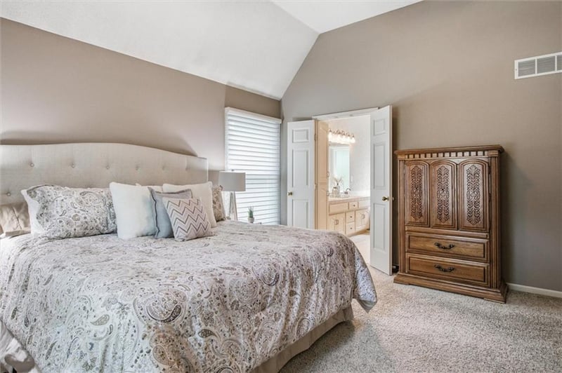 14530 Greenwood St, Olathe, KS 66062