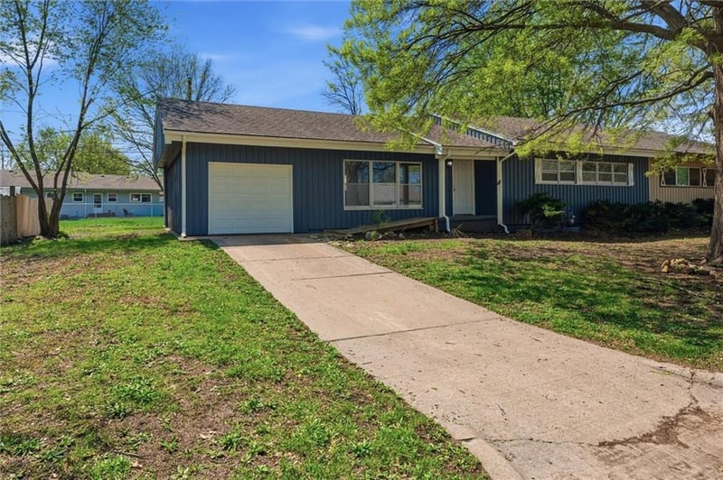 416 Sagebrush Ln, Belton, MO 64012