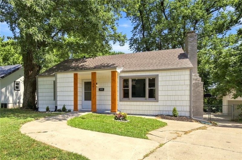 1347 Hocker Ave, Independence, MO 64055