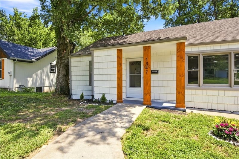 1347 Hocker Ave, Independence, MO 64055
