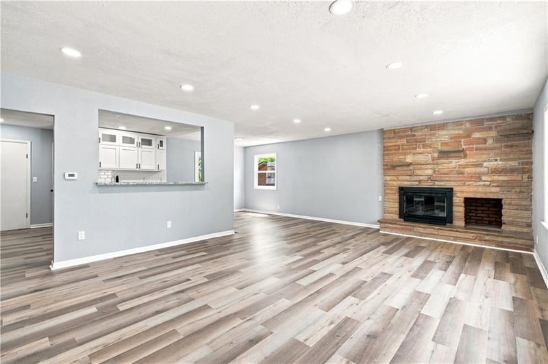 1347 Hocker Ave, Independence, MO 64055