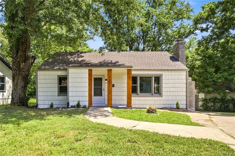 1347 Hocker Ave, Independence, MO 64055
