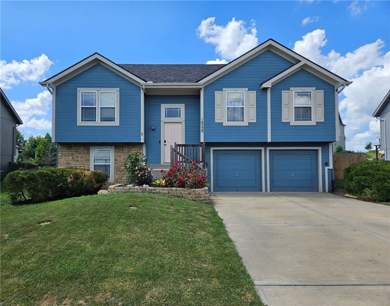 10220 Lewis Ave, Kansas City, MO 64157