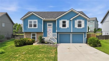 10220 N Lewis Ave, Kansas City, MO 64157