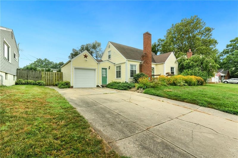 415 Moreland Dr, Oakwood Park, MO 64118