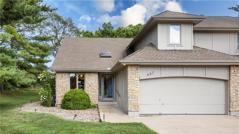 627 Timberbrooke Dr, Lee's Summit, MO 64081