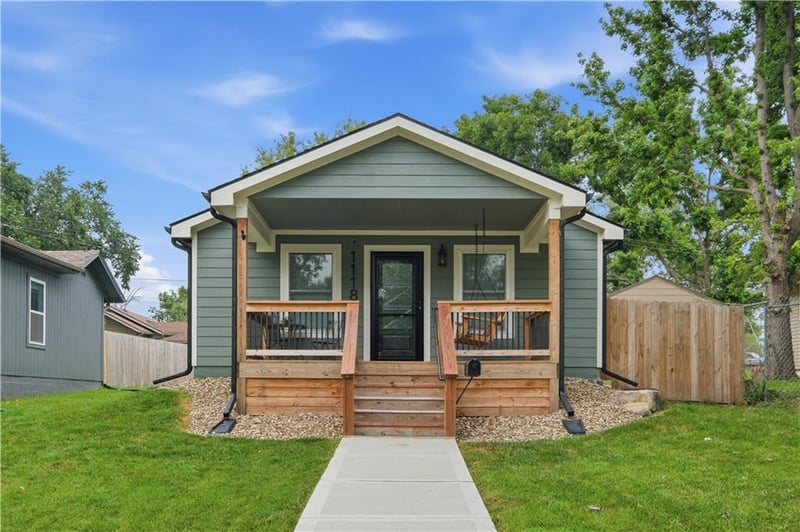 1118 Pacific Ave, Osawatomie, KS 66064