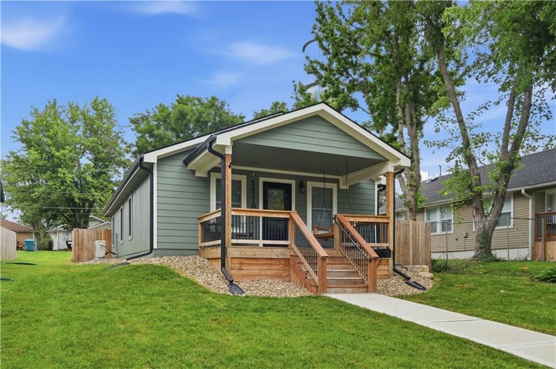 1118 Pacific Ave, Osawatomie, KS 66064