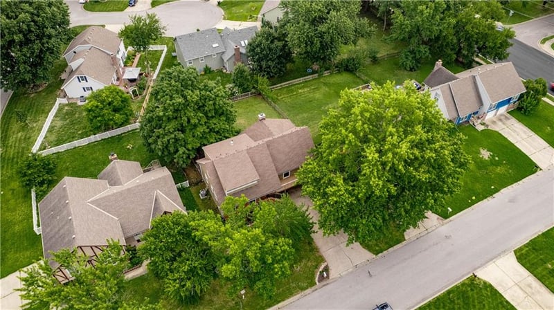 205 Noeleen Ln, Lee's Summit, MO 64086