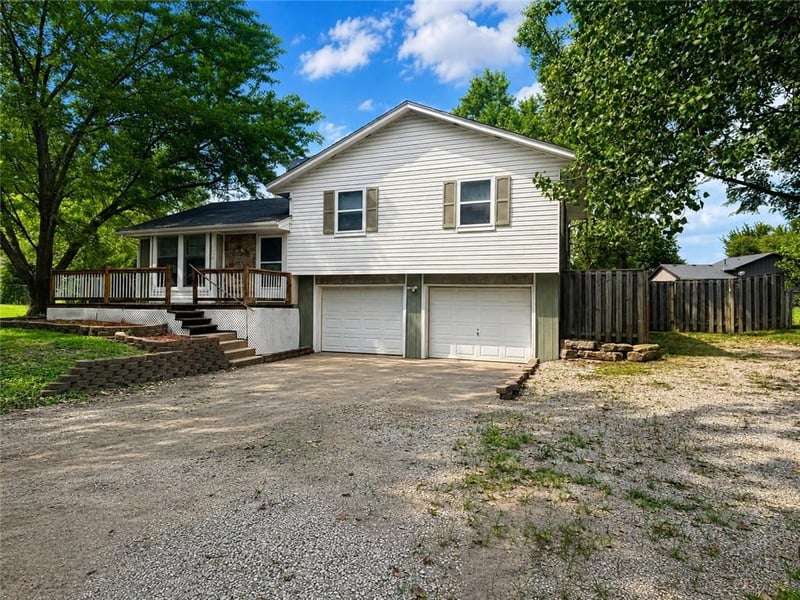112 Sharon Ln, Garden City, MO 64747