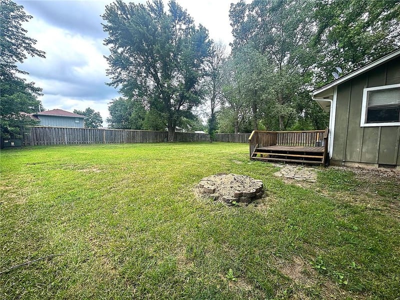 112 Sharon Ln, Garden City, MO 64747