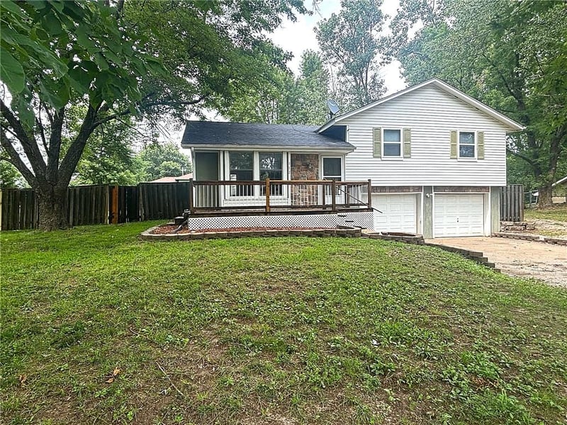 112 Sharon Ln, Garden City, MO 64747
