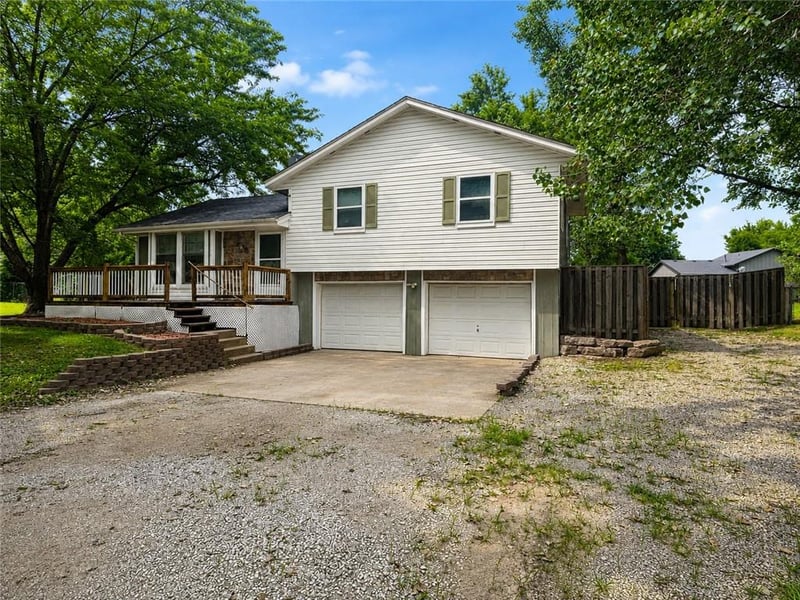 112 Sharon Ln, Garden City, MO 64747