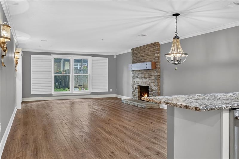 6728 109th St #B, Overland Park, KS 66211