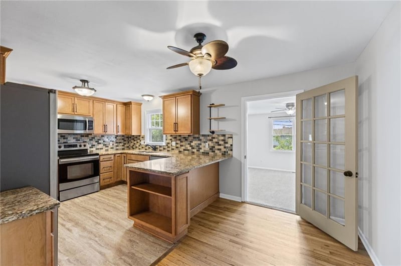 6133 Floyd St, Overland Park, KS 66202