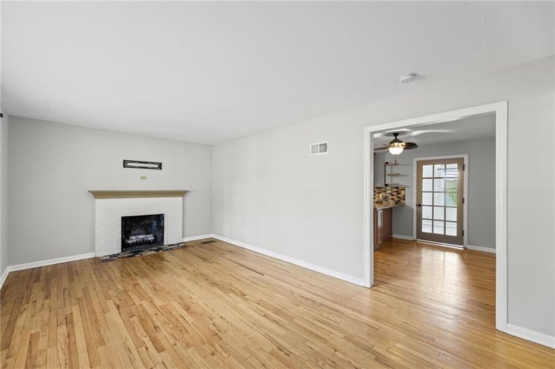 6133 Floyd St, Overland Park, KS 66202