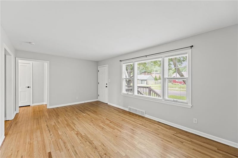 6133 Floyd St, Overland Park, KS 66202