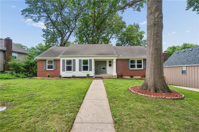 1313 E 98th Ter, Kansas City, MO 64131