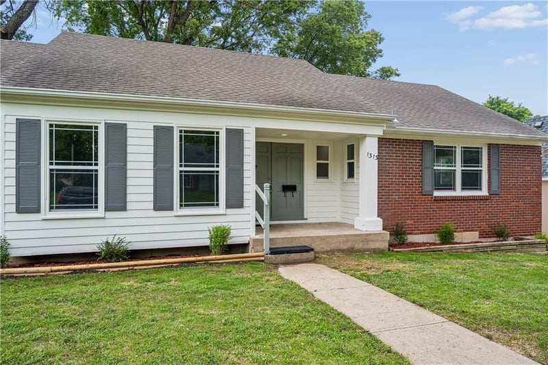 1313 E 98th Ter, Kansas City, MO 64131