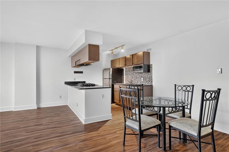 600 8th St #8H, Kansas City, MO 64106