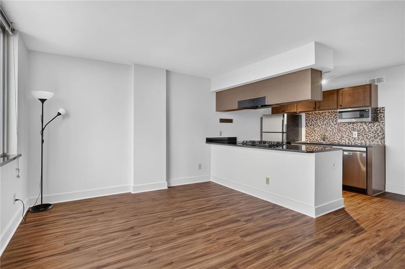 600 8th St #8H, Kansas City, MO 64106
