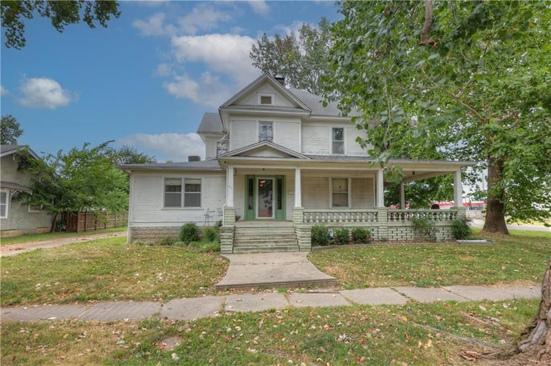 301 Pine St, Columbus, KS 66725