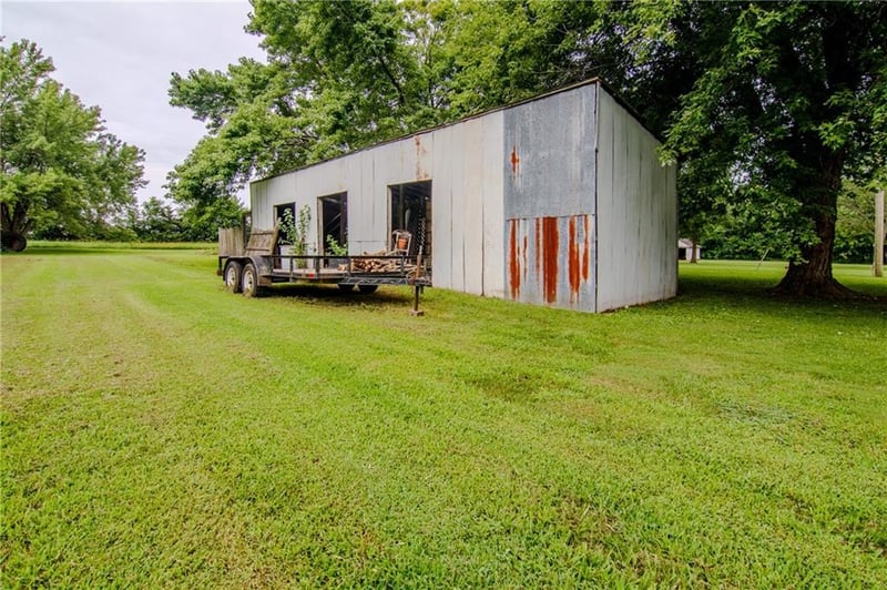 103 8th St, Garden City, MO 64747
