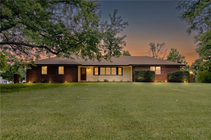 103 8th St, Garden City, MO 64747