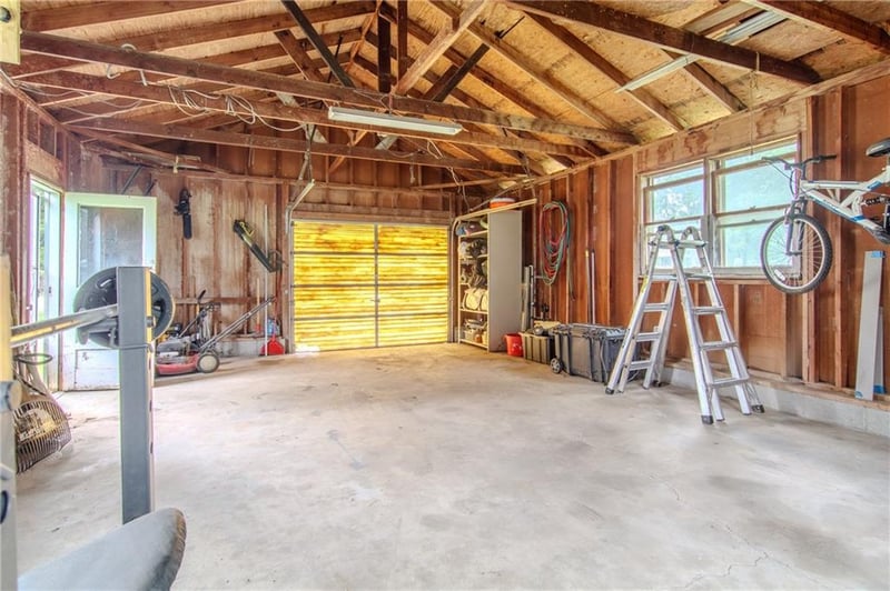 103 8th St, Garden City, MO 64747